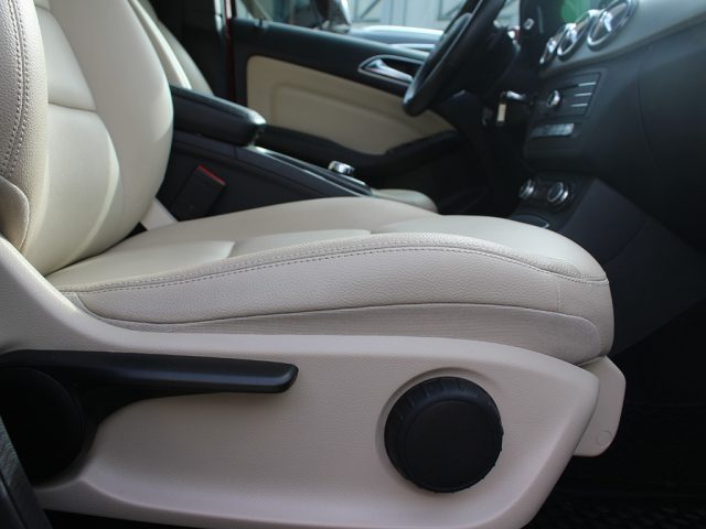 MERCEDES-BENZ B 180 usata, con Volante multifunzione