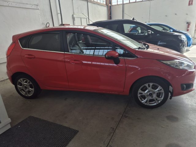 FORD Fiesta usata, con Autoradio