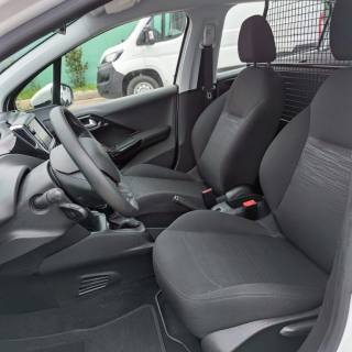 PEUGEOT 208 usata, con Touch screen
