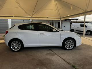 ALFA ROMEO Giulietta usata, con Autoradio
