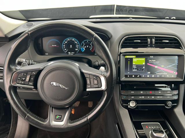 JAGUAR F-Pace usata, con Boardcomputer