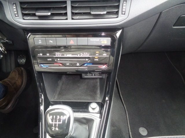 VOLKSWAGEN T-Cross usata, con USB