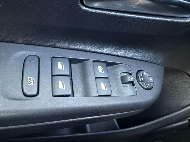 OPEL Corsa usata, con Touch screen