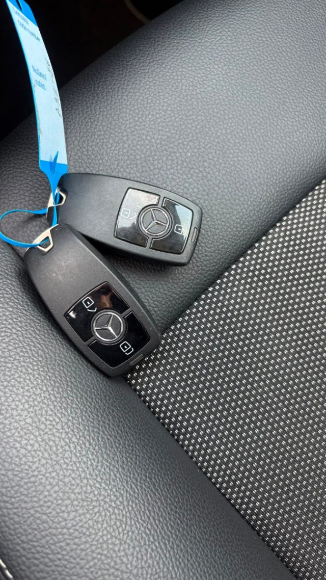 MERCEDES-BENZ GLA 200 usata, con Autoradio digitale