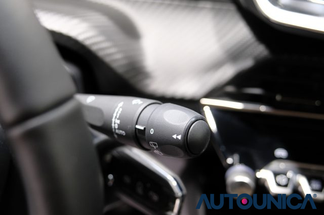 PEUGEOT 2008 usata, con Volante multifunzione