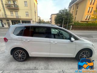 VOLKSWAGEN Touran usata, con Autoradio