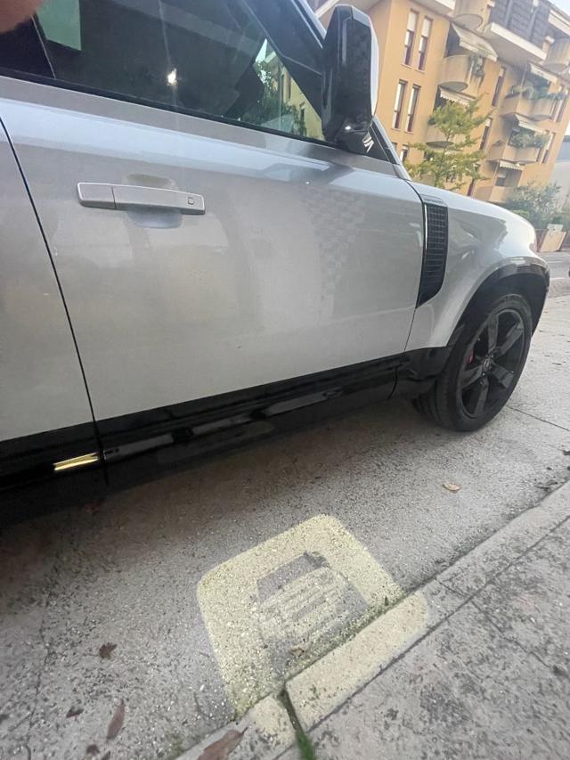 LAND ROVER Defender usata, con Bracciolo