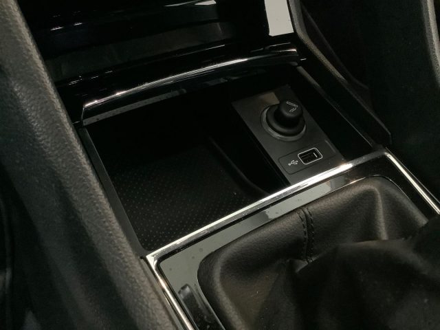 SKODA Karoq usata, con Sensori di parcheggio posteriori