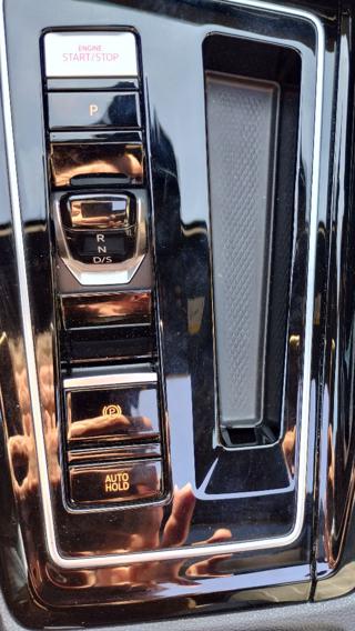 VOLKSWAGEN Golf usata, con USB