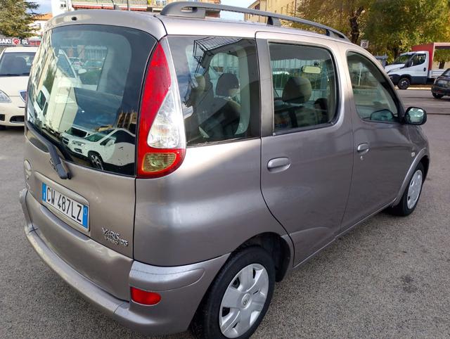 TOYOTA Yaris usata, con Alzacristalli elettrici