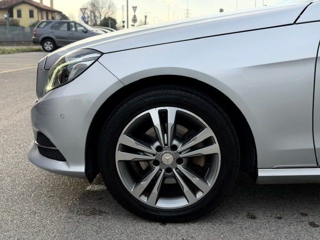 MERCEDES-BENZ E 200 usata, con Lettore CD