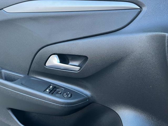 OPEL Corsa usata, con USB