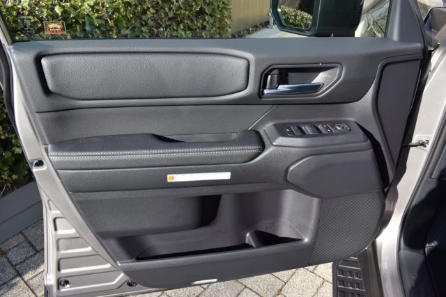 TOYOTA Land Cruiser usata, con Park Distance Control