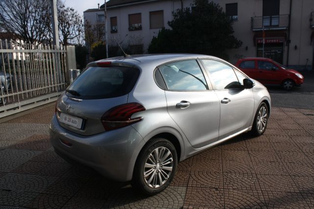 PEUGEOT 208 usata, con Autoradio