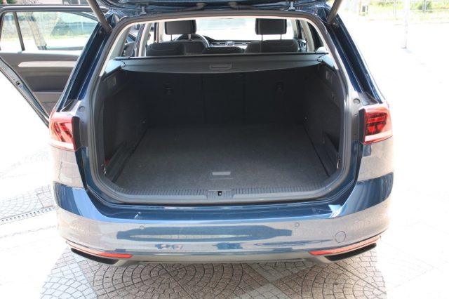 VOLKSWAGEN Passat Variant usata, con Servosterzo