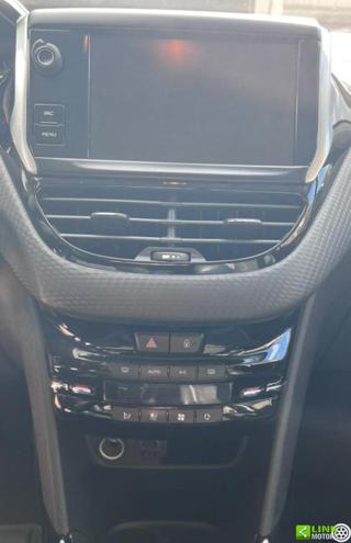 PEUGEOT 2008 usata, con Volante in pelle
