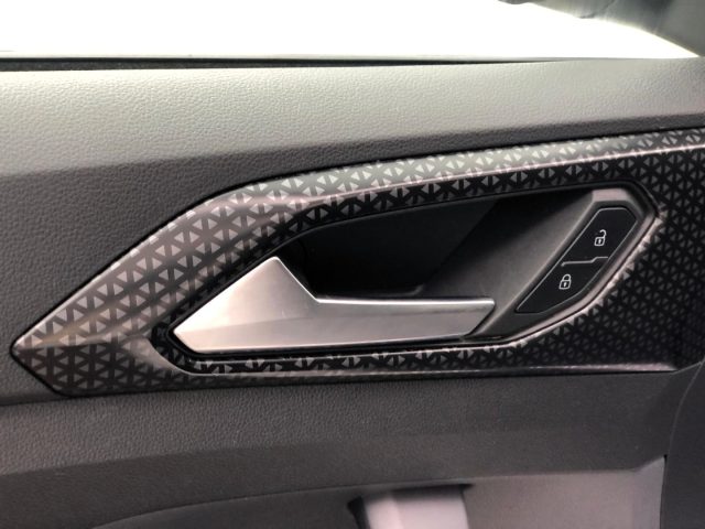 VOLKSWAGEN T-Cross usata, con USB