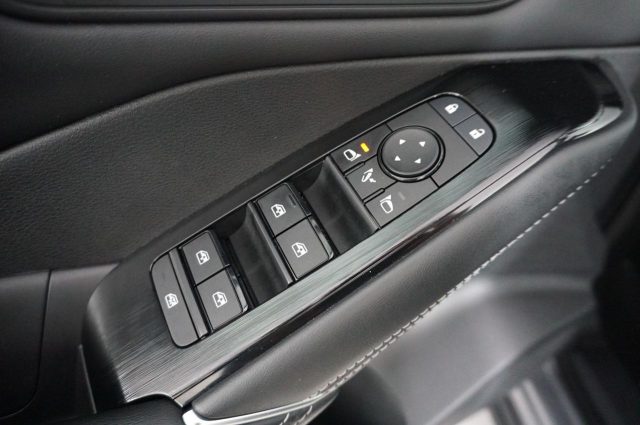 NISSAN Qashqai usata, con Luci diurne LED