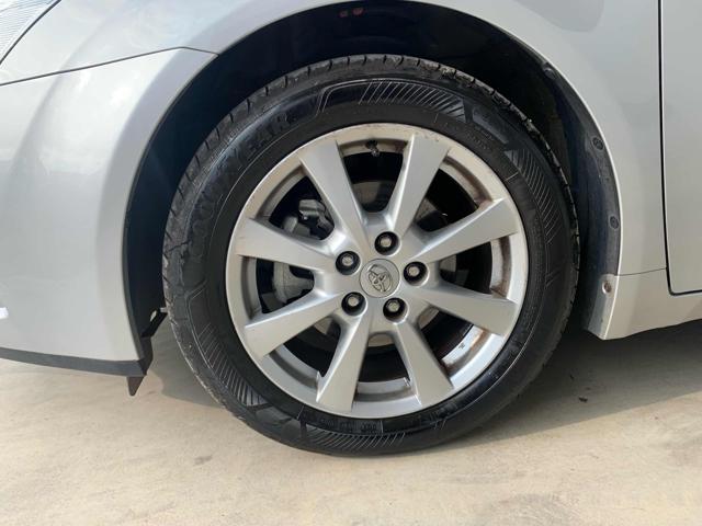 TOYOTA Avensis usata, con Bluetooth