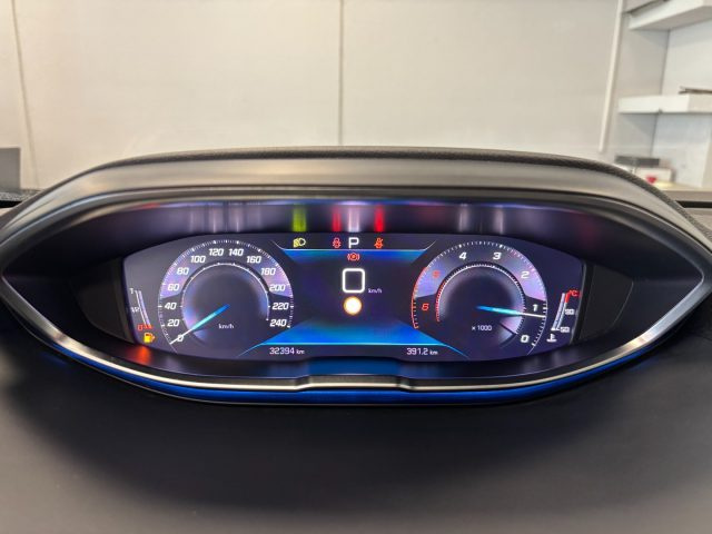 PEUGEOT 5008 usata, con Sedili sportivi