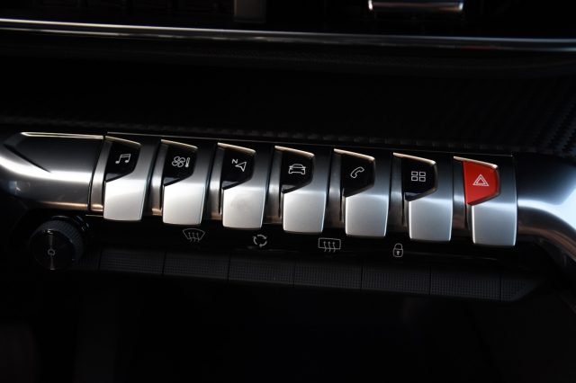 PEUGEOT 3008 usata, con Sistema di navigazione