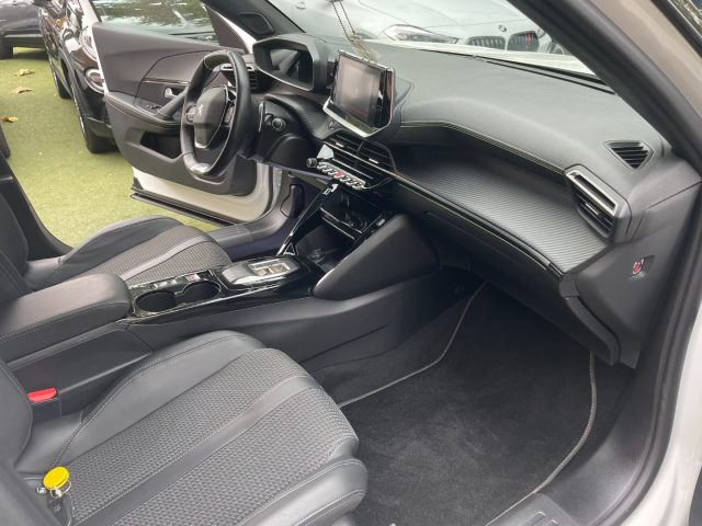 PEUGEOT 2008 usata, con Climatizzatore