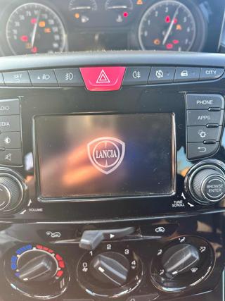 LANCIA Ypsilon usata, con USB