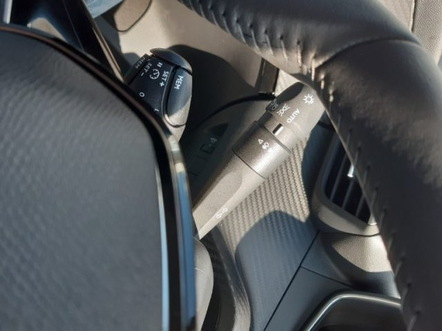 PEUGEOT 208 usata, con Touch screen