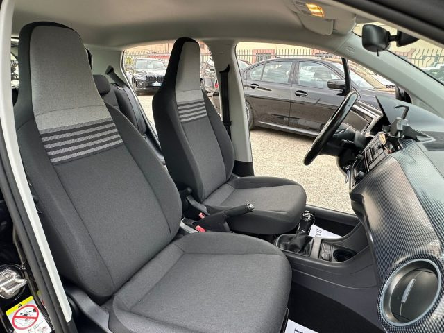 VOLKSWAGEN up! usata, con Autoradio