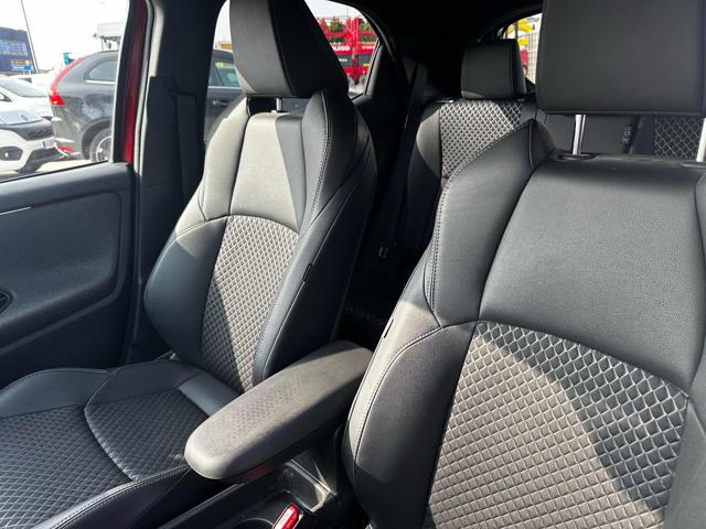 TOYOTA Yaris usata, con Bracciolo