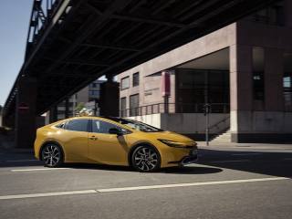 TOYOTA Prius 2.0 Plug-in Hybrid Lounge