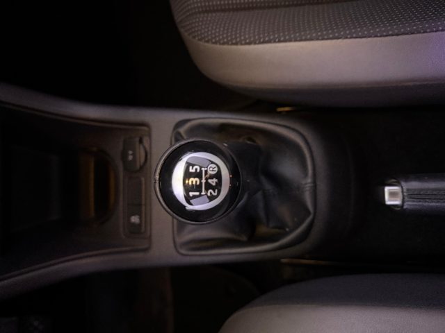 VOLKSWAGEN up! usata 21