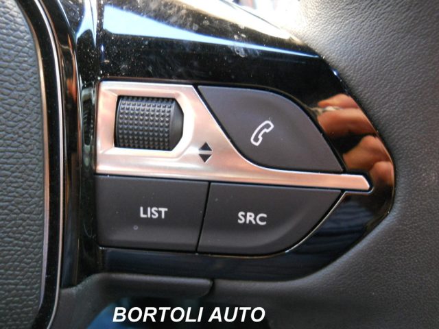 PEUGEOT 2008 usata, con Sensori di parcheggio posteriori