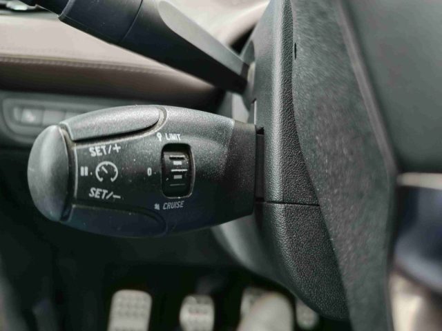 PEUGEOT 2008 usata, con Sedile posteriore sdoppiato