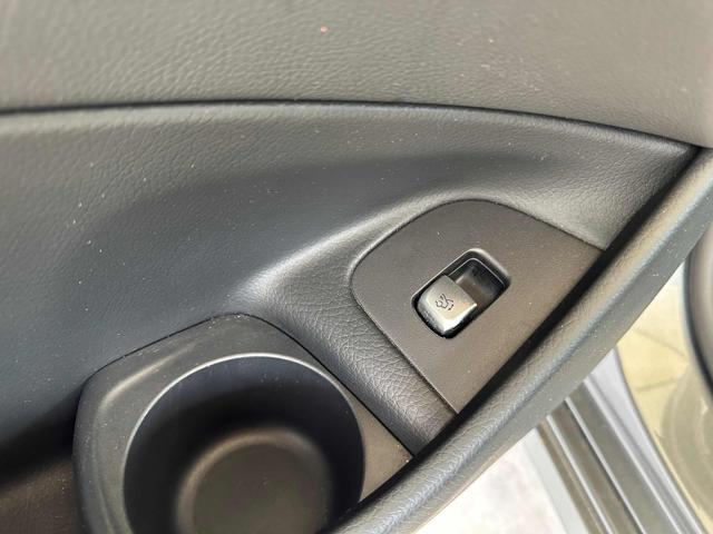 MERCEDES-BENZ E 200 usata, con Vivavoce