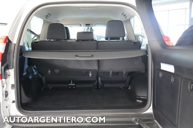 TOYOTA Land Cruiser usata, con Luci diurne LED