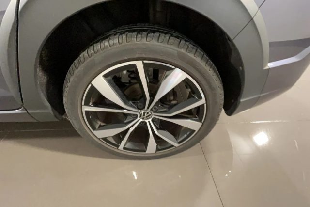 VOLKSWAGEN Taigo usata, con Touch screen