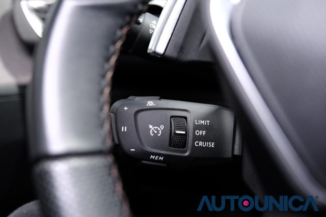 PEUGEOT 5008 usata, con Leve al volante