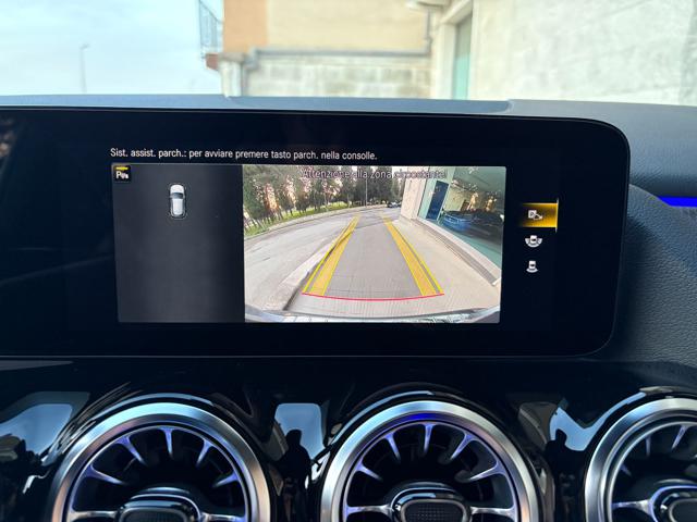 MERCEDES-BENZ GLA 200 usata, con Touch screen