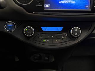 TOYOTA Yaris usata, con Fari LED