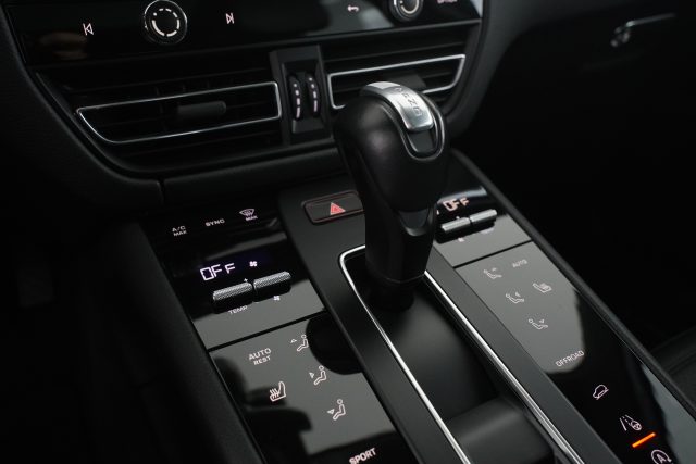 PORSCHE Macan usata 18