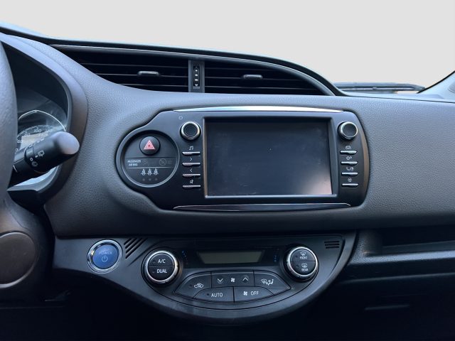 TOYOTA Yaris usata 15