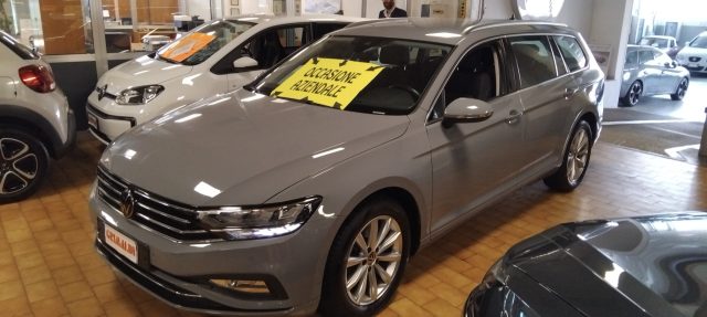 VOLKSWAGEN Passat usata, con Airbag laterali