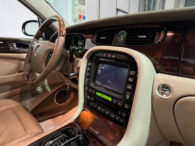 JAGUAR XJ8 usata 33