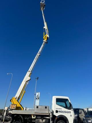 RENAULT Maxity usata, con Servosterzo