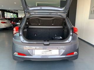 HYUNDAI i20 usata 16