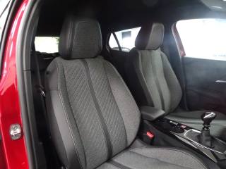 PEUGEOT 2008 usata, con Sedile posteriore sdoppiato