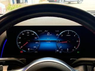 MERCEDES-BENZ GLB 200 usata, con Autoradio digitale