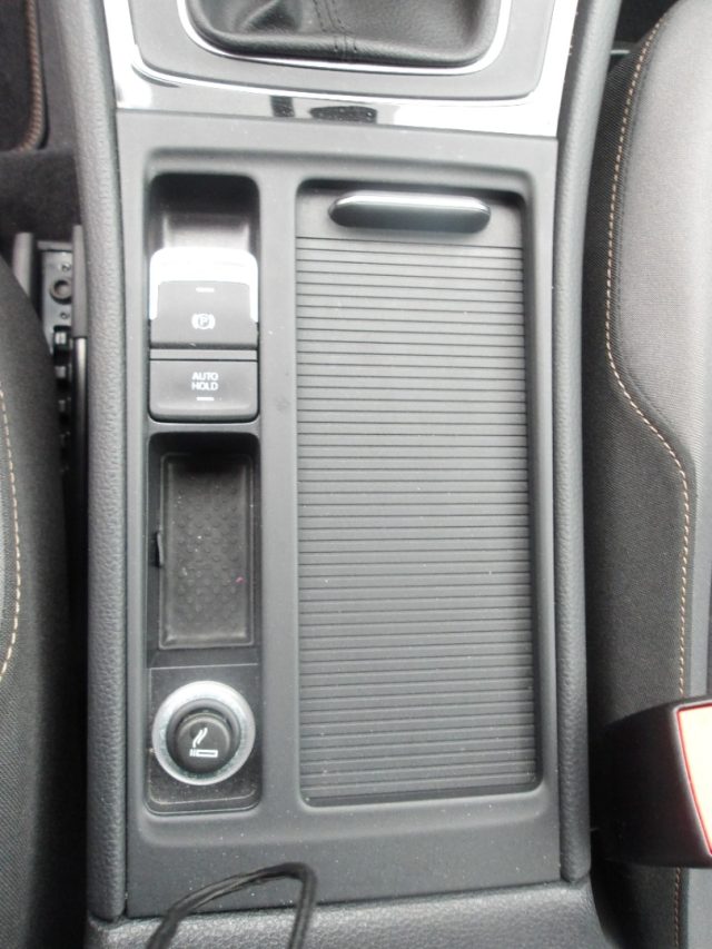 VOLKSWAGEN Golf usata, con Specchietti laterali elettrici