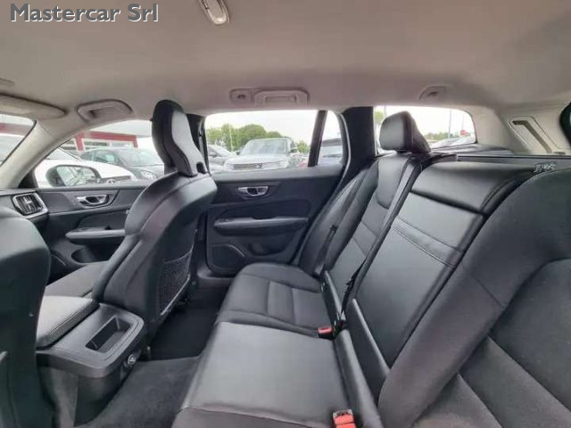VOLVO V60 Cross Country usata, con Park Distance Control